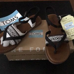 Toms Lexie sandal black canvas